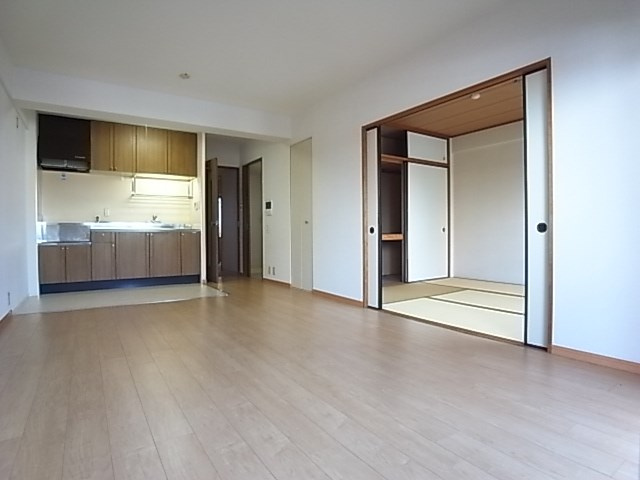 プランドール兵庫駅南通の居間・リビング