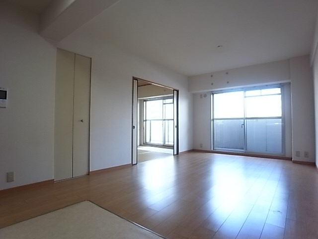 プランドール兵庫駅南通の居間・リビング