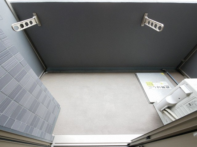 プレサンスＯＳＡＫＡ　ＤＯＭＥＣＩＴＹワンダのバルコニー