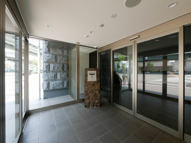 プレサンスＯＳＡＫＡ　ＤＯＭＥＣＩＴＹワンダのエントランス