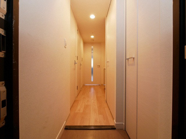 プレサンスＯＳＡＫＡ　ＤＯＭＥＣＩＴＹワンダの玄関