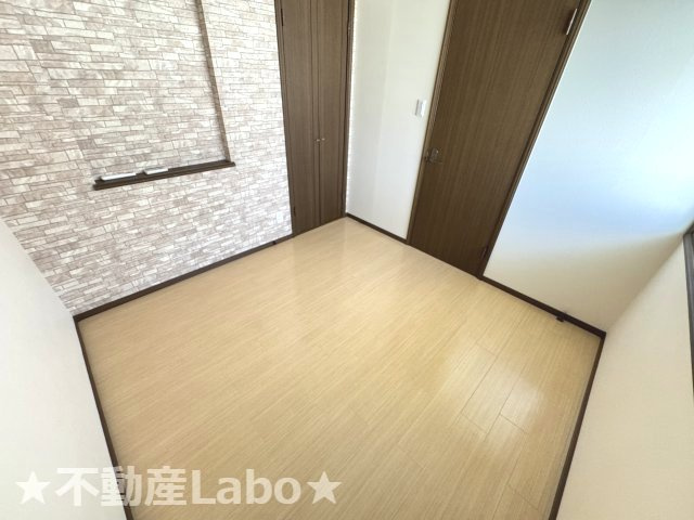 徳島市名東町１丁目のアパートの洋室