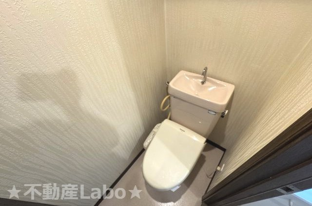 徳島市名東町１丁目のアパートのトイレ