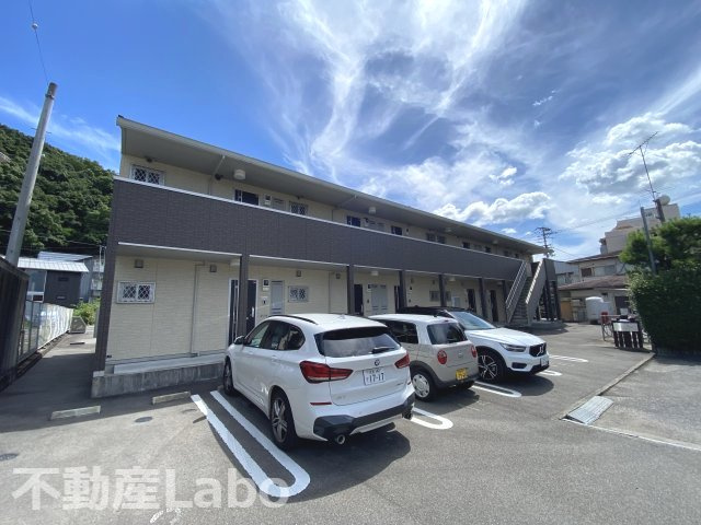 徳島市南佐古八番町のアパートの駐車場