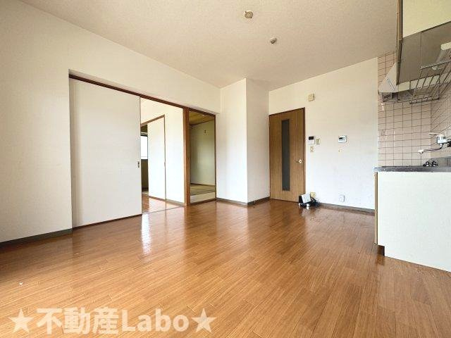 徳島市南島田町２丁目の賃貸マンションの居間・リビング