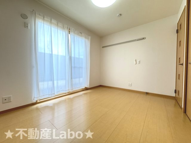 徳島市名東町１丁目のアパートの洋室