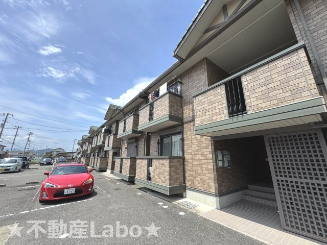 徳島市名東町１丁目のアパートの駐車場