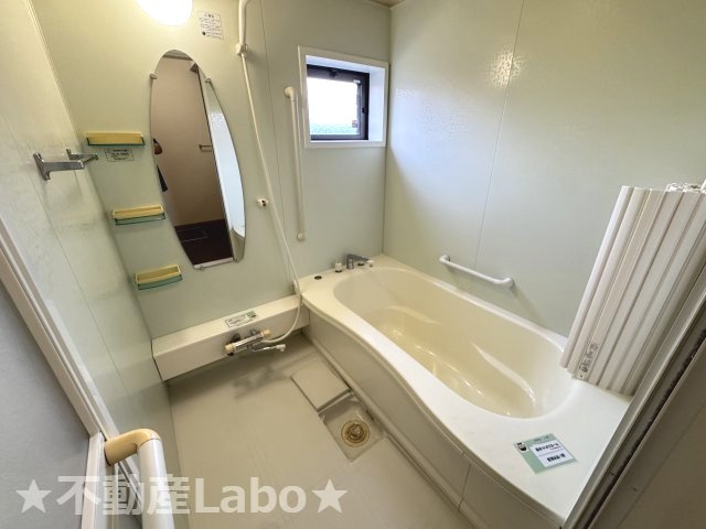 徳島市名東町１丁目のアパートの浴室