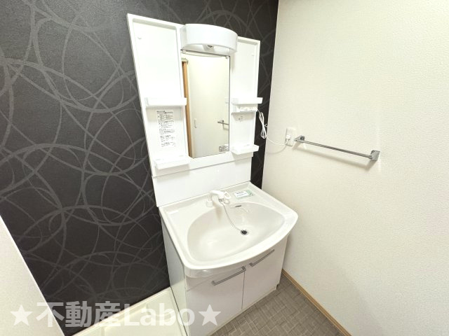 徳島市名東町１丁目のアパートの洗面所