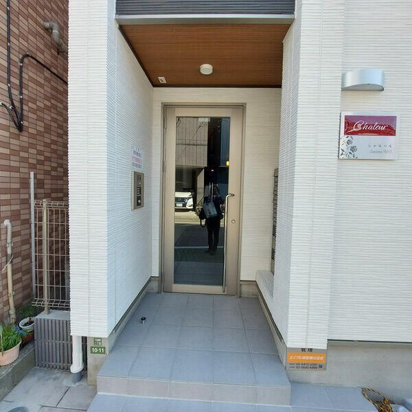 シャルールのロビー