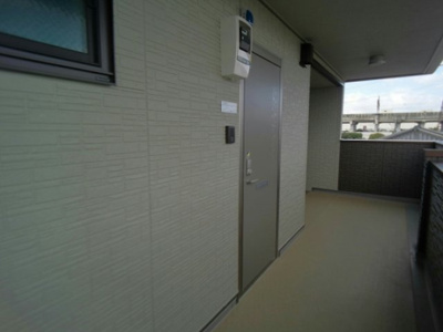 【エントランス】 | ウル・シャンティ Ｃ | エントランス