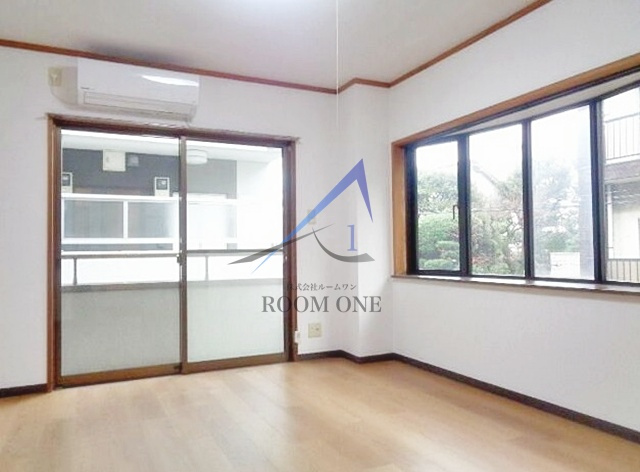 ワタナベビルの居間・リビング|洋室のお部屋です。