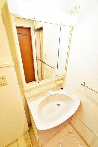 ピュアファースト花園の独立洗面台