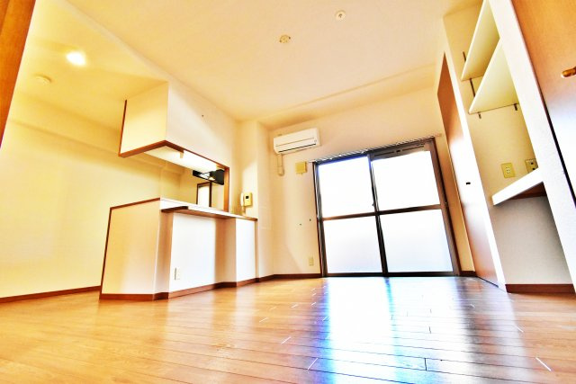 ピュアファースト花園の居間・リビング