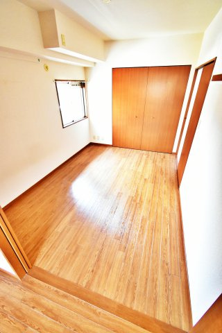 ピュアファースト花園の洋室