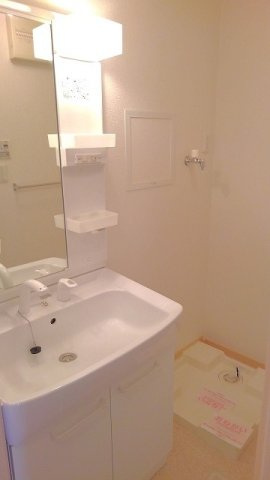 サニーブローテ住吉Ⅲ　　刈谷市近郊の賃貸はクラスホーム刈谷店の洗面所|脱衣スペースもあります