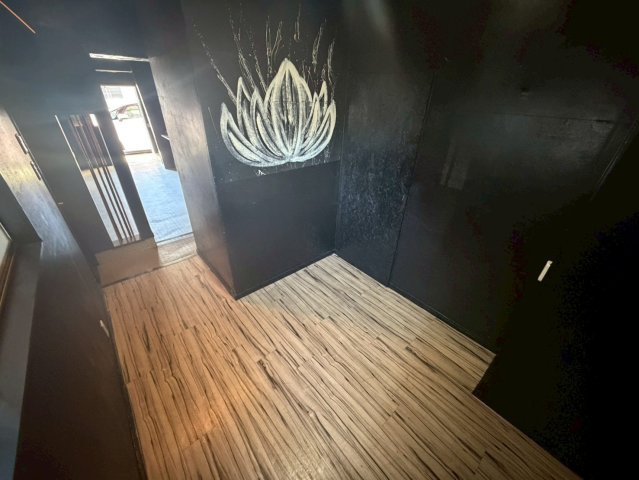 【洋室】 | 西口駅前店舗