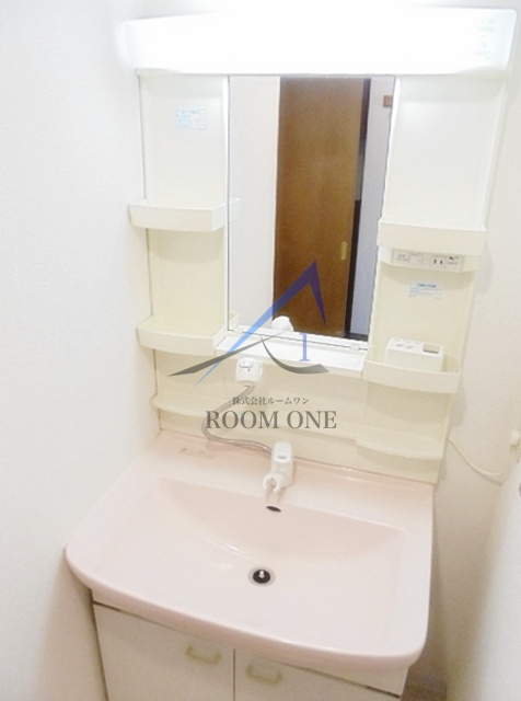 メゾンフローレの洗面所|独立洗面台です。