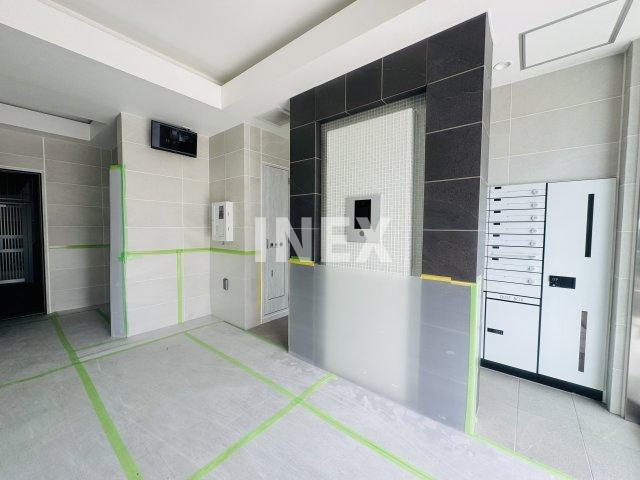 横浜市西区浅間町１丁目の賃貸マンションのエントランス