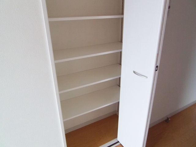 エリアＭの収納|キッチン横にも収納があります！