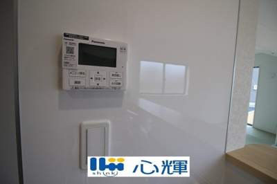 【設備】 | クレイドルガーデン宇部市床波 第3（3号棟） | 給湯器リモコンです。お風呂のお湯はりや追い炊きが簡単にできます。
