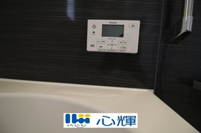 【設備】 | クレイドルガーデン宇部市床波 第3（3号棟） | 浴室内の給湯器リモコンです。直感的にわかるパネル設計なので操作も簡単です。