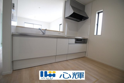 【キッチン】 | クレイドルガーデン宇部市床波 第3（3号棟） | 充分なスペースを実現したキッチン空間となっています。寛ぐ方とお料理をされる方の一体感を重視した設計。