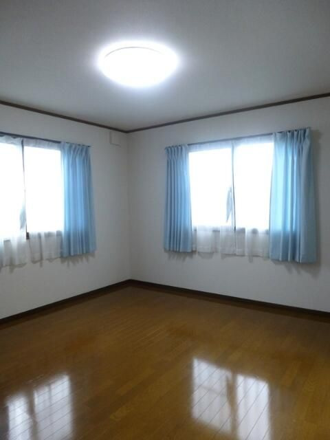 永田山王台戸建の寝室