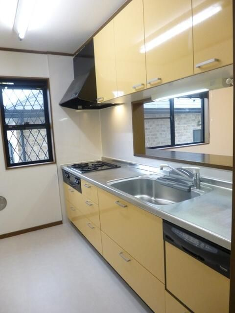 永田山王台戸建のキッチン