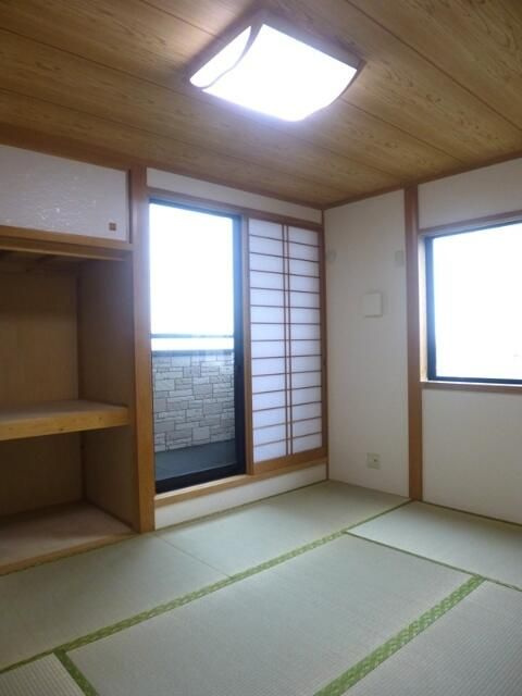 永田山王台戸建の寝室