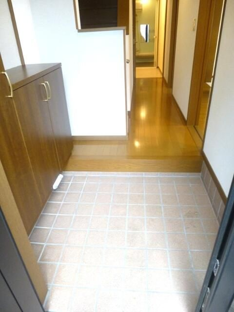 永田山王台戸建の玄関