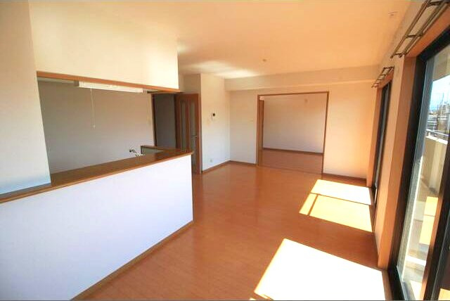 菊池郡菊陽町光の森３丁目の賃貸マンションの居間・リビング