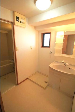 菊池郡菊陽町光の森３丁目の賃貸マンションの洗面所