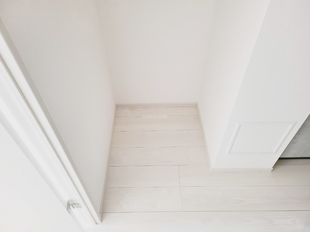 ＶＡＬＥＳＩＡ東十条のキッチン|キッチン横の冷蔵庫置き場です☆