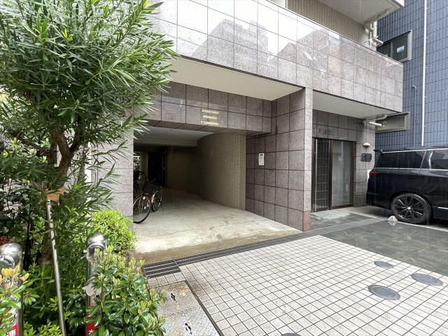 スカイコート浅草雷門のエントランス