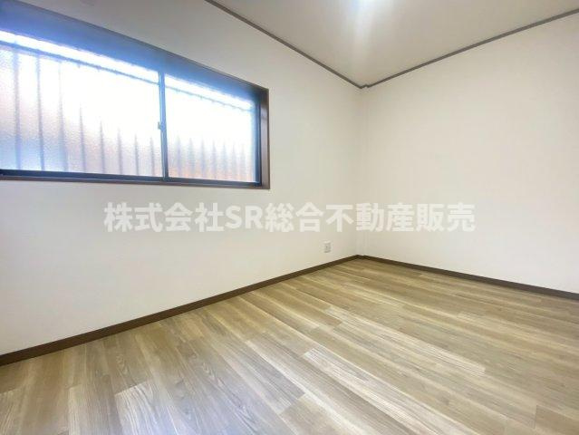 新池島町1丁目中古戸建の洋室|個人の部屋や寝室として使える洋室です