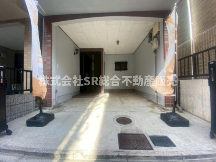 新池島町1丁目中古戸建の駐車場|お車をお持ちの方には嬉しい駐車場付き（車種による）で自転車・バイクも置けます！