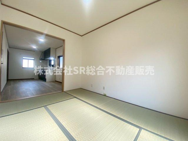 新池島町1丁目中古戸建の和室|リビングの隣に和室があると客間としても使えます♪