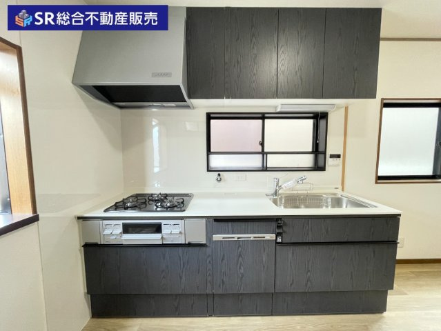 新池島町1丁目中古戸建のキッチン|設備の充実したシステムキッチンで快適にお料理ができます♪