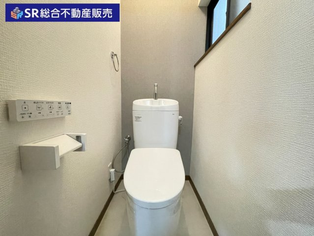 新池島町1丁目中古戸建のトイレ|温水洗浄便座もございます♪