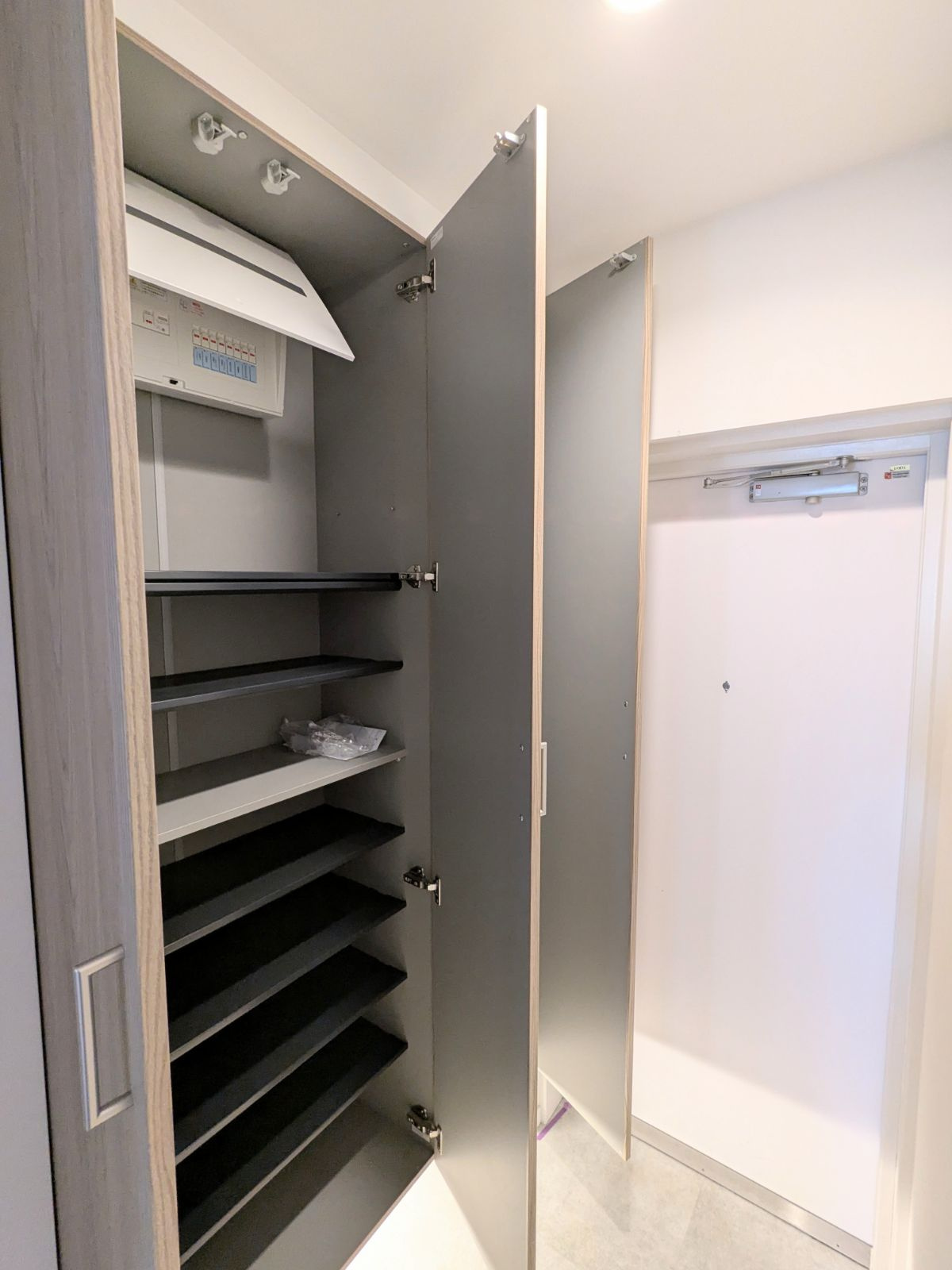 グランロイヤル曳舟のその他|～収納付き玄関写真～