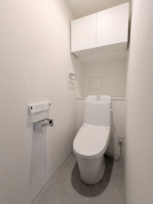 【トイレ】 | グランロイヤル曳舟 | ～収納付きトイレ写真～