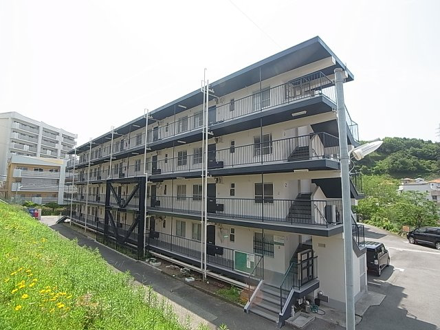 ビレッジハウス鈴蘭台3号棟の外観|保証会社不要の人気ペットOK物件