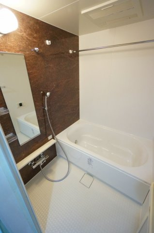 コーエーアビタシオンの浴室|落ち着いた空間のお風呂です