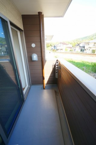 コーエーアビタシオンのバルコニー|外からの目が気にならないバルコニーで洗濯物が干せます