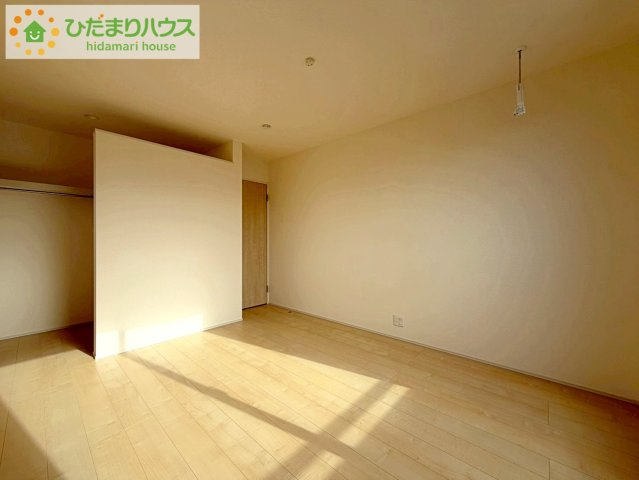 リーブルガーデン須賀川森宿第8　新築戸建　6号棟の洋室|ベッドを置いても余裕の広さがあります。パソコンや趣味のスペースなどインテリアを考えるのも楽しみですね！