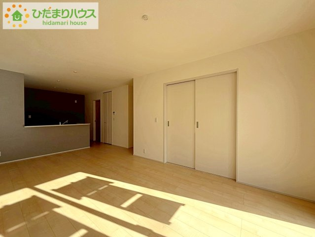 リーブルガーデン須賀川森宿第8　新築戸建　6号棟の居間・リビング|開放感あるLDKを確保！家族が集まるリビングはゆったり過ごしリフレッシュする場として居心地の良い空間にしたいですね。