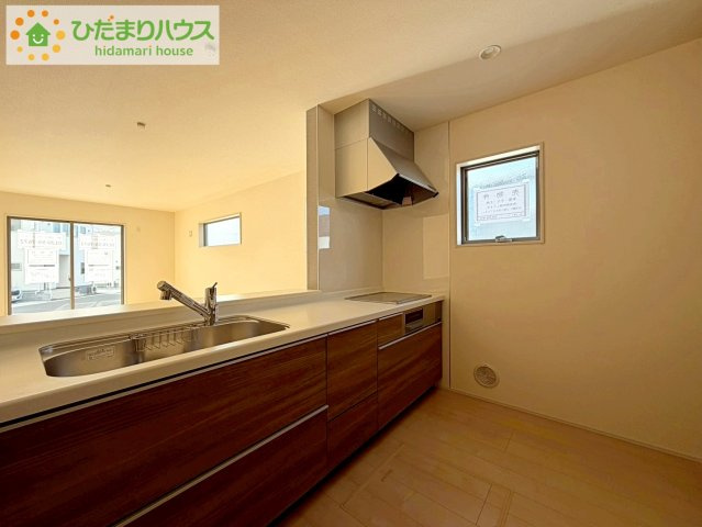 リーブルガーデン須賀川森宿第8　新築戸建　6号棟のキッチン|料理をしながらでも、ご家族との会話を楽しめる対面式キッチン♪