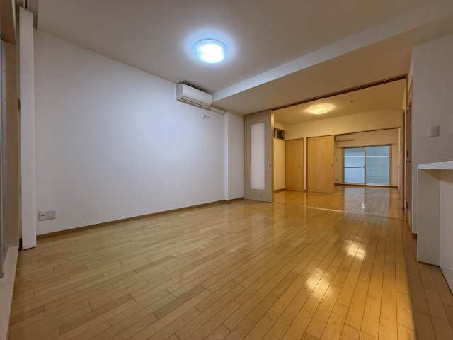 メゾンヴェール北桜塚　東棟の居間・リビング