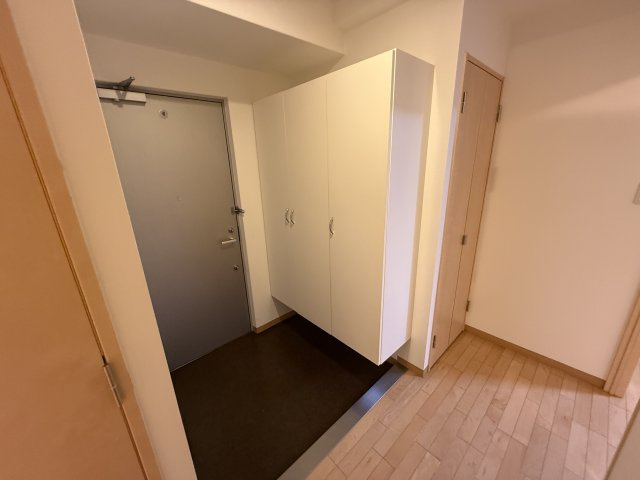 メゾンヴェール北桜塚　東棟の玄関